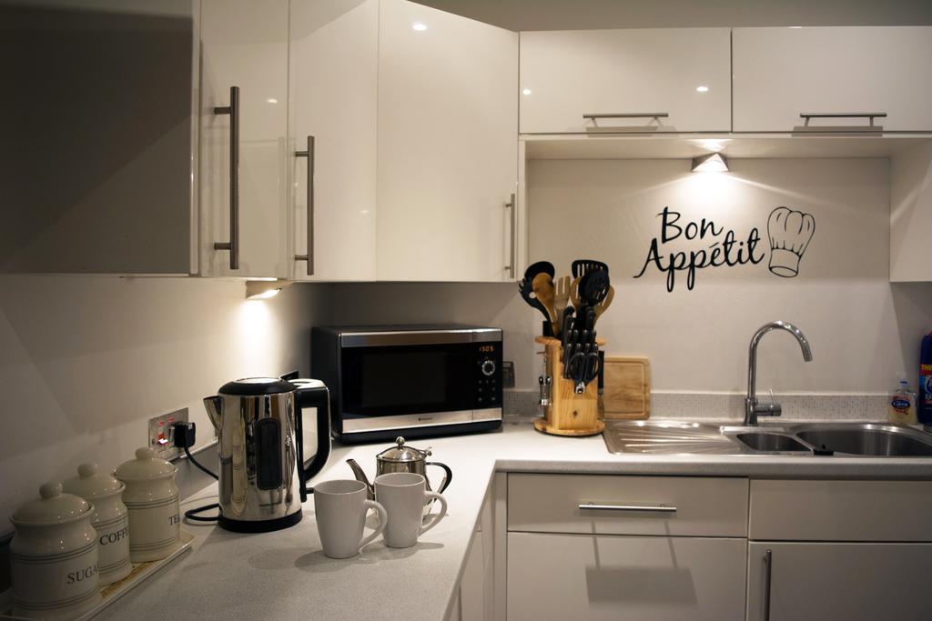 Parc Y Bryn Serviced Apartments Αμπερίστγουιθ Δωμάτιο φωτογραφία